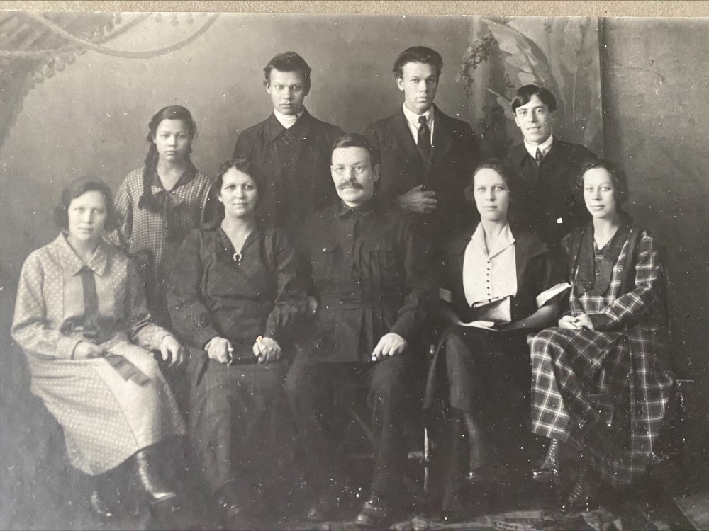 Александра Георгиевна с семьёй.
