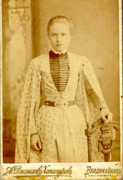 Елена Павловна во время работы учителем на Кавказе.