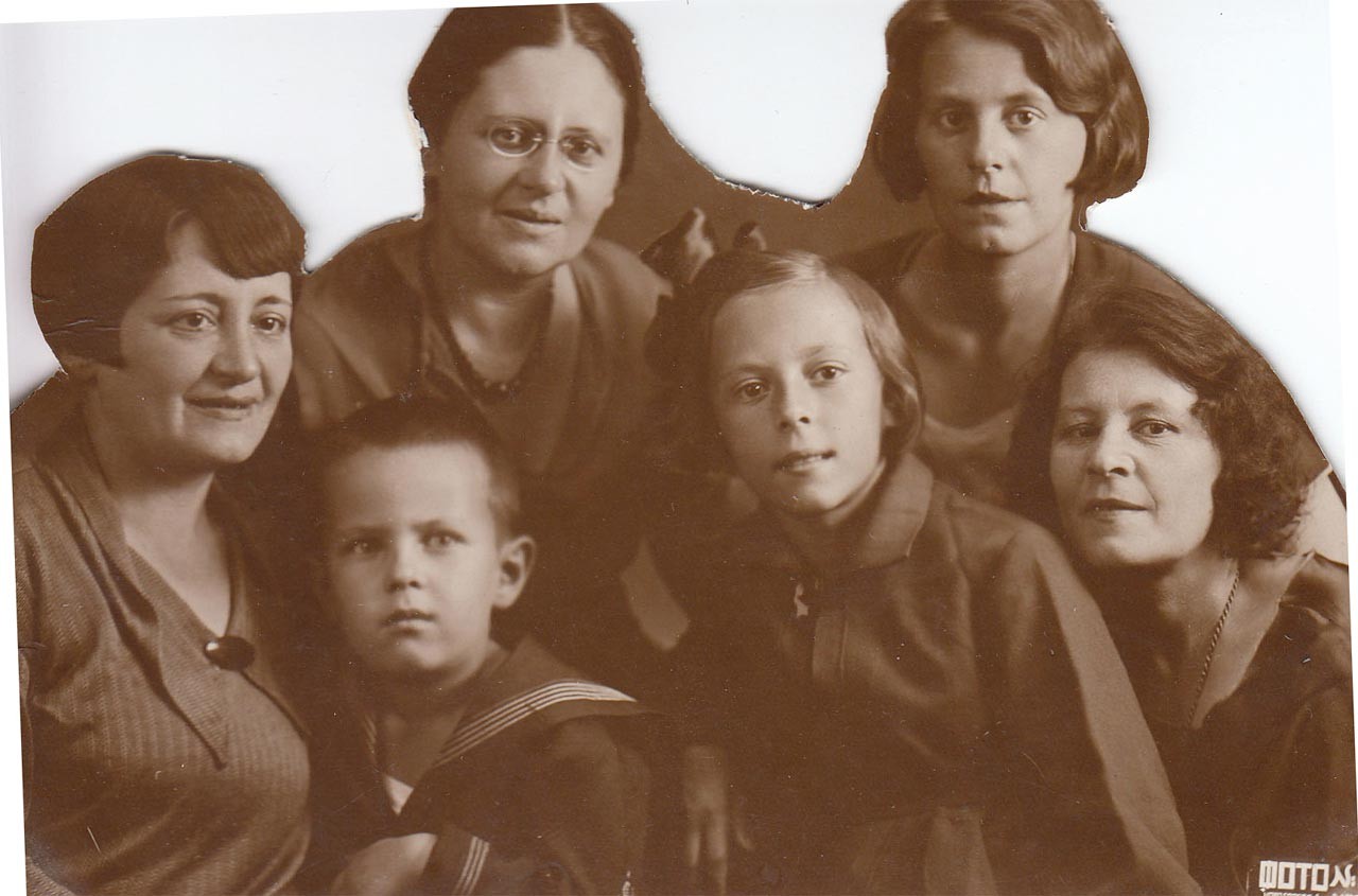 4 сестры Аранович, Валерий Митюшёв и Женя Петряева