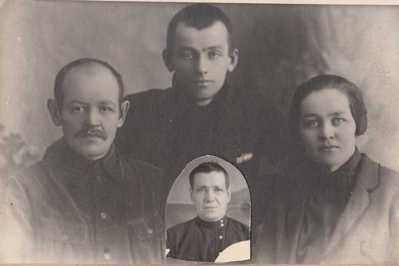 Александра Петровна с братьями