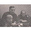 Алеша Стенин с бабушкой и дедушкой. Смотрят телевизор