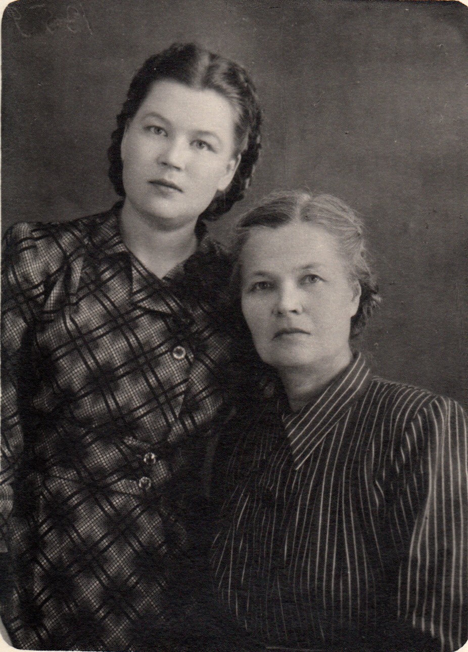 Мария Александровна Флоренская с дочерью Тамарой, 1948 г.