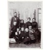 Евдокия Клыкова с дочками, зятем и внуками, ок.1906г.