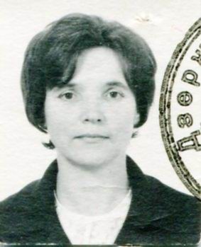 16 апреля 1991 года вышла из КПСС 