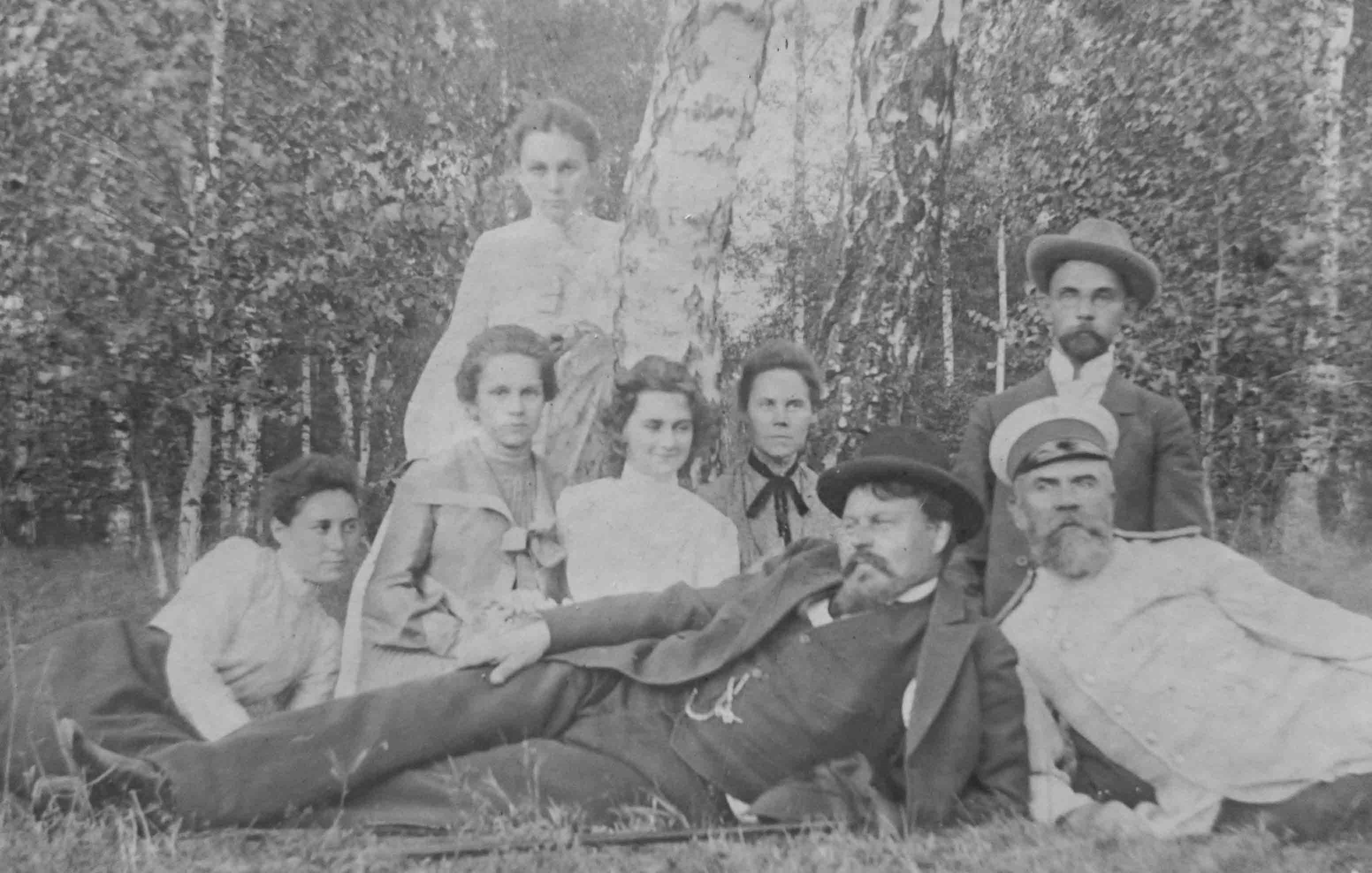 с родственниками, 1905 год